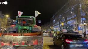 Contro l'accordo Mercosur, Parigi invasa da 350 trattori