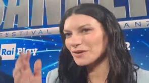 Sanremo, Pausini scherza: "Cosa mi avrebbe detto oggi Pippo Baudo? Sei stata brava"