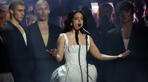 Rosal&iacute;a si ferma al Forum, concerto interrotto per un malore