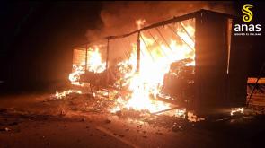 Mezzo pesante in fiamme sull'A19, illeso il conducente