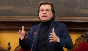 Liste d’attesa. Vignali replica a De Pascale