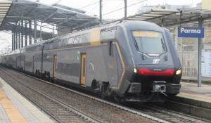 Vandalizzati due treni di Trenitalia Tper in sosta a Parma