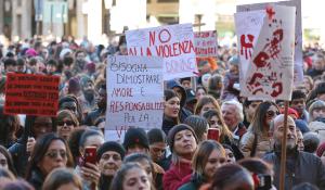 Eliminazione della violenza contro le donne, questo sabato il corteo