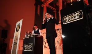 Il Parmigiano splende tra i marmi del British museum... Premi e cocktail (creati da Giorgio Bargiani) per celebrare a Londra il re dei formaggi - Le ricette dei due drink