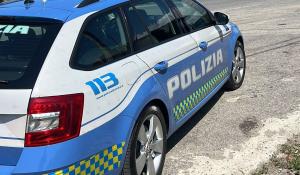 Il monopattino era truccatissimo: sellino, due batterie supplementari e due motori. Fermato dopo un inseguimento, multa da 6mila euro per un 26enne