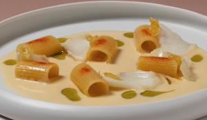 Mezzi rigatoni merluzzo, cipolla dolce e olio di fico
