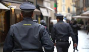 Sanzionato un negoziante del centro storico di Parma per la vendita di alcolici ad un minorenne.