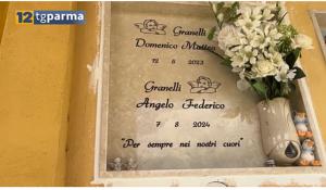 Neonati sepolti, posata lapide al cimitero - Video