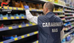 Nas di Parma: sequestrati 34 kg di alimenti scaduti per animali