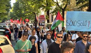 contro manifestazione
