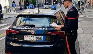 Ruba due profumi in un negozio del centro ma viene subito fermato dai carabinieri. nello zaino i militari trovano attrezzi da scasso e un notebook rubato da un ristorante dell’oltretorrente due notti 