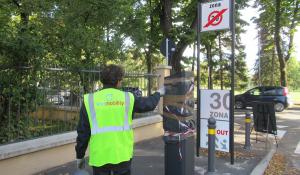 Viale 7 Fratelli Cervi e dintorni: «spacchettati» stamattina i parcometri. Debuttano le righe blu