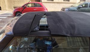 Auto vandalizzata e derubata nella notte in via Cavallotti - Le foto