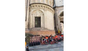 Un parcheggio ai piedi della Basilica