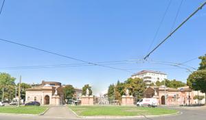 Scontro auto-bici in piazzale Barbieri, un ferito al pronto soccorso
