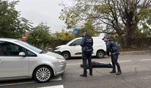 Paura in via Volturno: pedone investito sulle strisce