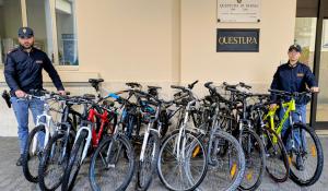 Denunciato un cittadino gambiano per ricettazione – Rinvenute 14 biciclette di provenienza furtiva