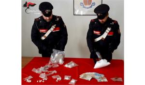 Blitz antidroga dei carabinieri in un appartamento in città. Arrestati due fratelli stranieri che nascondevano quasi 800 gr di cocaina