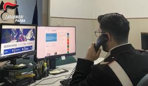 Parma: paga 600 euro per un ponte sollevatore per auto trovato su internet ma viene truffato: nei guai tre italiani