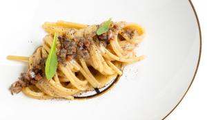 Spaghetti burro, alici e tè affumicato