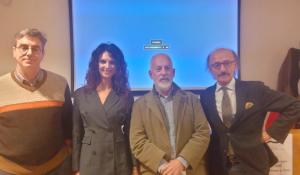 Acqua: fiumi, terra, mare e marte. Geograficamente è ovunque; perfino in «un mare di teatro»