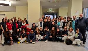 Una panchina rossa per ricordare la storica Oss Agata Musmarra