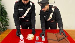 Oltre mezzo chilo di cocaina nella borsa di una bicicletta, arrestato 27enne