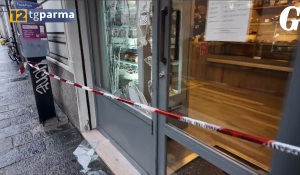 Spaccata in una pasticceria di via Saffi, rubati 200 euro.  Danni al negozio 