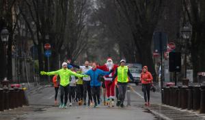 Correre anche alla Vigilia, la pioggia non ha fermato la &laquo;Trietlon ed Nadel&raquo;- Foto