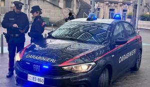 In cinque giorni fa sparire quasi 6.000 euro di prodotti alimentari dal supermercato dove lavora: denunciato 40enne