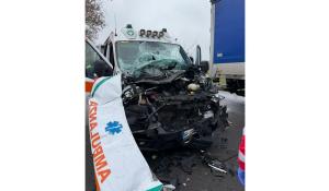 Camion contro ambulanza sulla via Emilia, una persona ferita