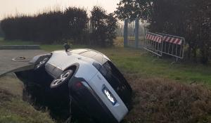 Ronco Campo Canneto, auto finisce fuori strada: conducente soccorso dal 118