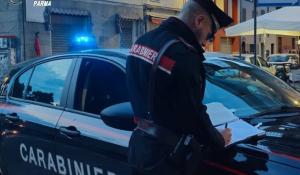 Manovre azzardate di notte in via San Leonardo: 28enne fermato su un'auto rubata con 70 bottiglie di superalcolici