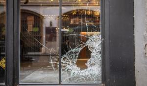 &laquo;In due mesi 16 spaccate: rafforzare i controlli&raquo;