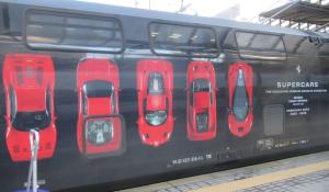 Le &laquo;supercars&raquo; Ferrari (cinque) sul treno dei pendolari