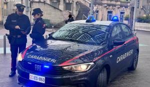 I carabinieri incastrano il presunto autore seriale: scatta il carcere per un 43enne italiano.