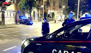 Sequestrate armi da taglio e stupefacenti, parenti ritirate