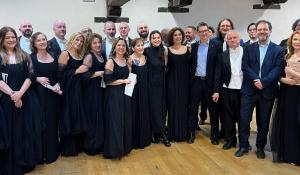 Arisa fa le prove con coro del Teatro Regio: il sindaco Michele Guerra posta la foto