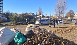 Senza tetto alloggiavano in una discarica abusiva: l'area &egrave; stata bonificata