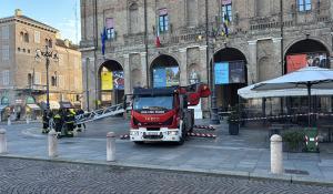 Paura in piazza Garibaldi. Ma &egrave; un'esercitazione dei vigili del fuoco