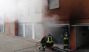Garage a fuoco in via Benedetta: intervengono i mezzi del 115