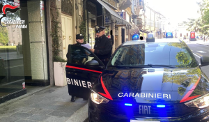 Parma: carabiniere fuori servizio sventa rapina al supermercato: 25enne arrestato e trasferito in carcere