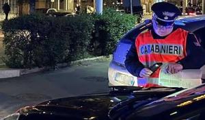 Raffica di controlli in citt&agrave;: scoperti e denunciati quattro che non dovevano essere a Parma. Due ubrachi nei guai: uno ha minacciato i militari