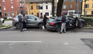 Scontro fra auto in viale Vittoria