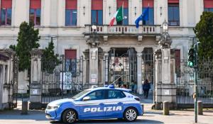 Bloccato all'ospedale Maggiore con tre smartphone addosso, uno restituito a un paziente: 44enne denunciato