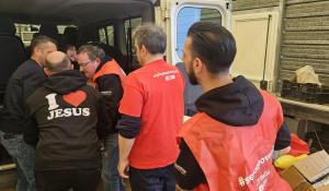 Un sorso di speranza per Niscemi: Parmalat e Acp Onlus distribuiscono centinaia di succhi e aiuti concreti