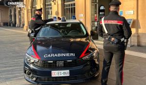 Parma: fuga notturna dai domiciliari con droga e attrezzi da scasso nello zaino. 57enne straniero arrestato e condotto in carcere