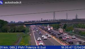 A1, traffico intenso verso Milano. Autocisa, attenzione alla nebbia in Appennino