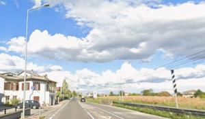 Incidente a Pedrignano, coinvolti un camion e una bici: 46enne al pronto soccorso