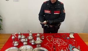 Finto carabiniere deruba una 90enne : arrestato. Restituiti gioielli e contanti per 10.000 euro